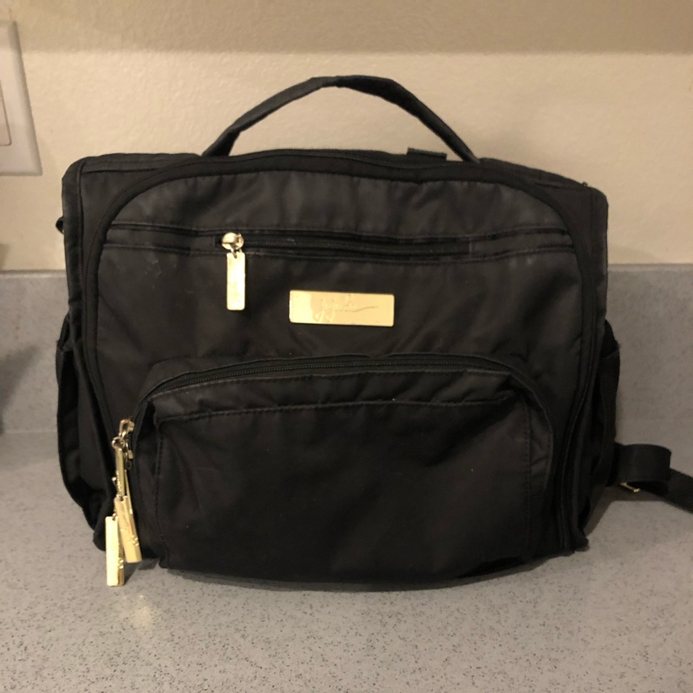 Jujube bff in black with gold accents